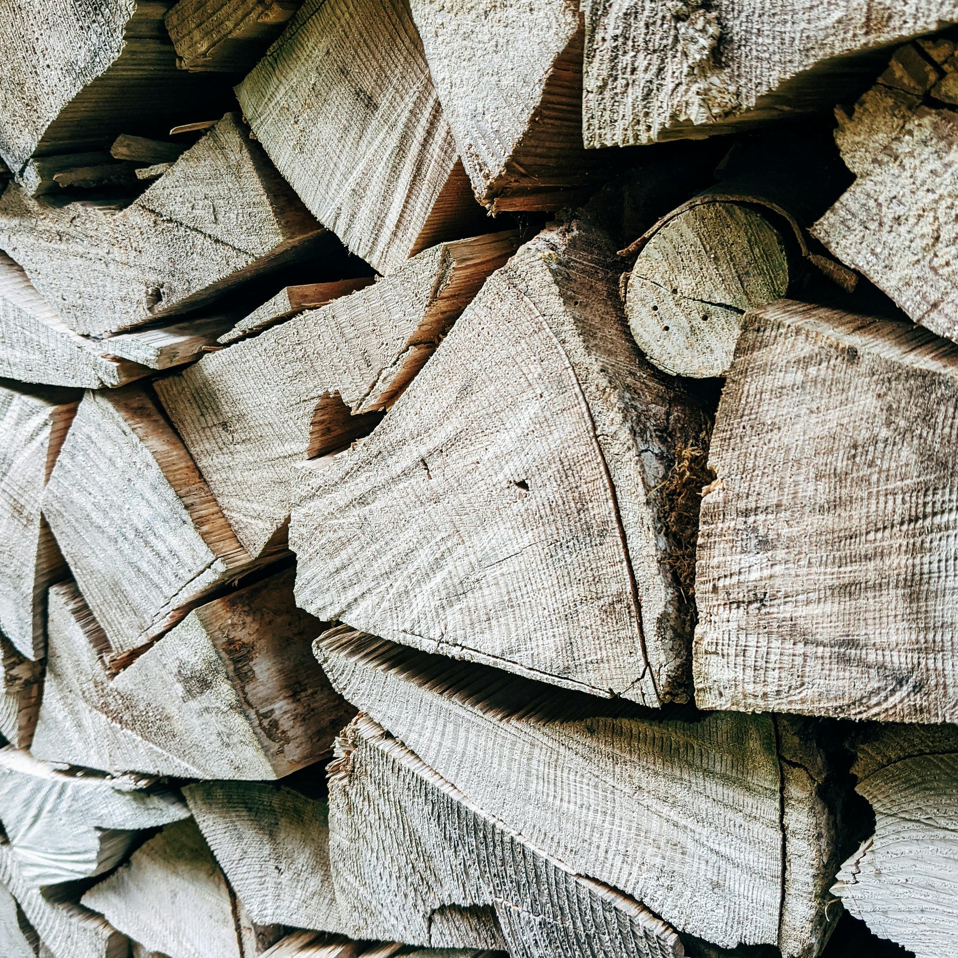 Luxurious Teak Soy Candle | 100% Soy Wax, Strong Scent